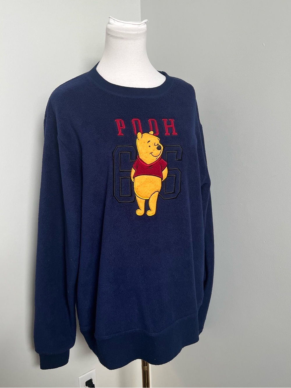 Vintage Winnie the Pooh Navy Fleece Sweatshirt Embroidered Disney Pullover M - Picture 3 of 5